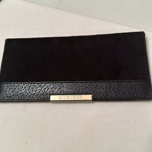 GIVENCHY bifold black wallet with fabric on the outside and pebble leather trim - Picture 7 of 7